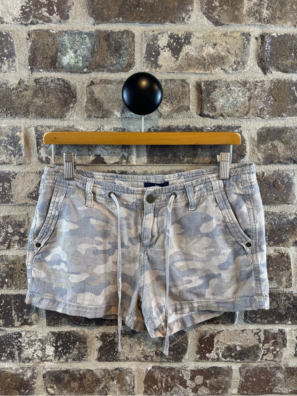 GAP Women's Light Gray Green & Tan Camo Linen Blend Drawstring Shorts Sz 2
